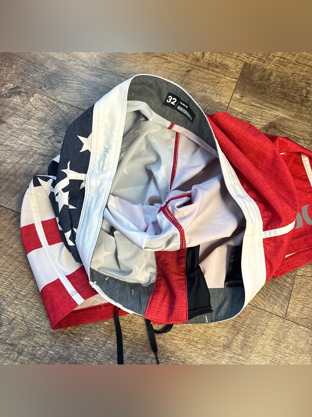 Men’s Hurley American Flag swim trunks - Picture 5 of 6